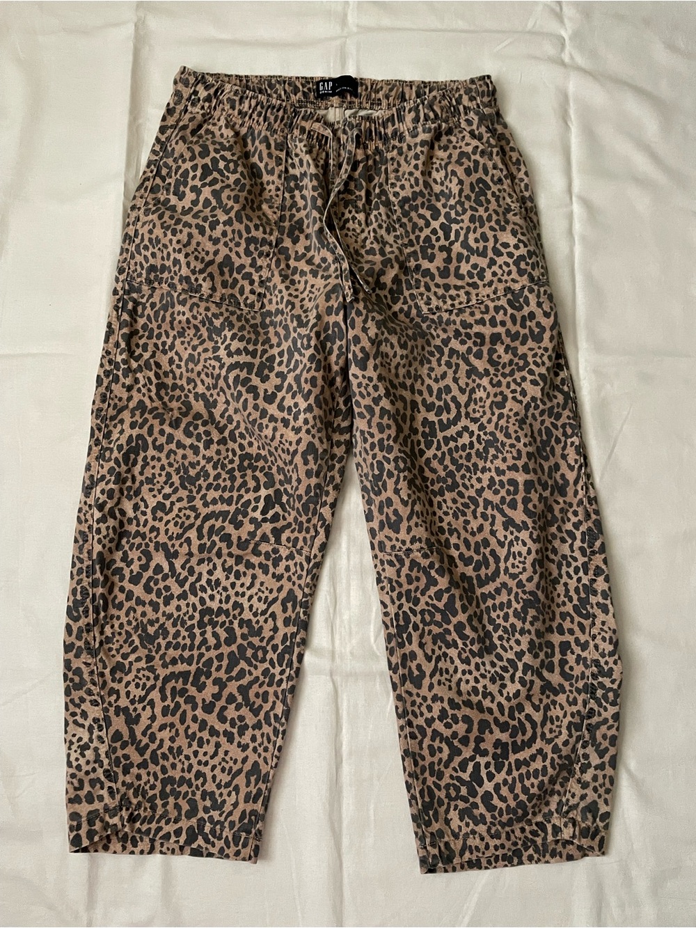 GAP women’s Brown Leopard pull on barrel Pants